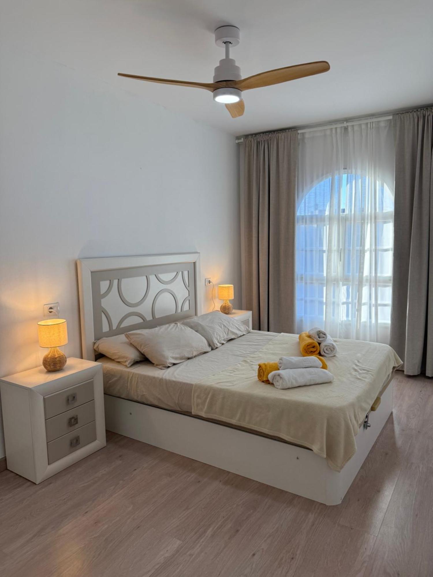 Seaside Paradise - 2 Bedroom With Ocean Views & Air Conditioning In *